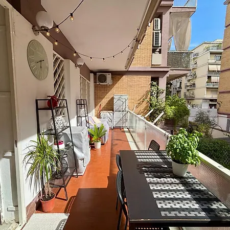 Apartment Cozy Flat With Terrace Rom